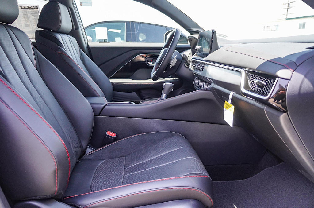 Thumbnail: 2025 Acura ADX - 9