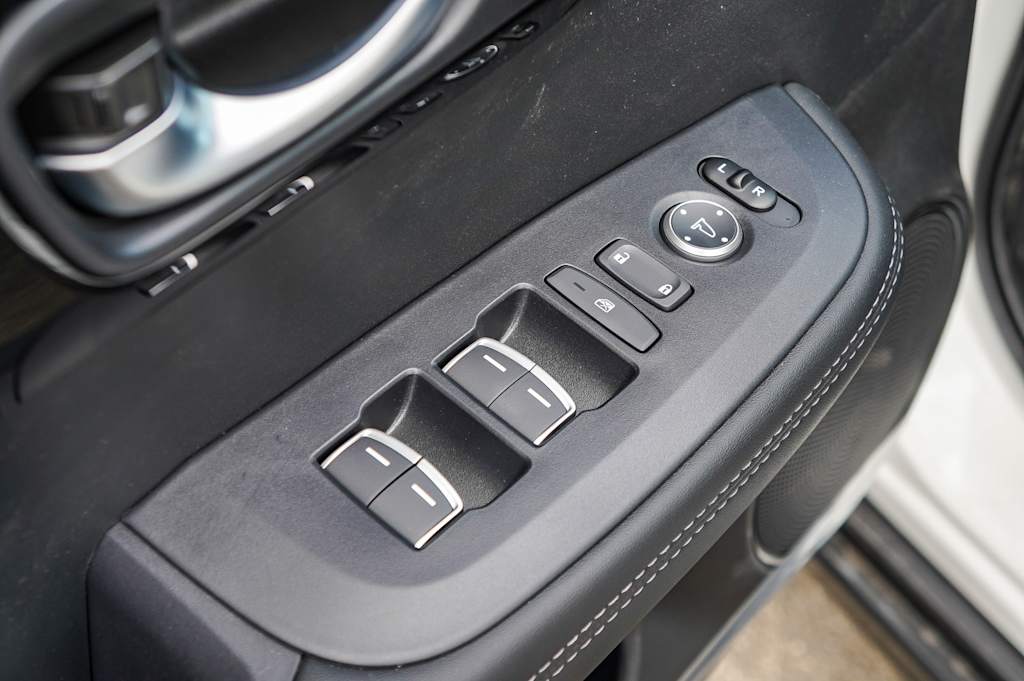 Thumbnail: 2025 Acura ADX - 28