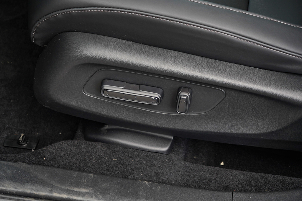 Thumbnail: 2025 Acura ADX - 28