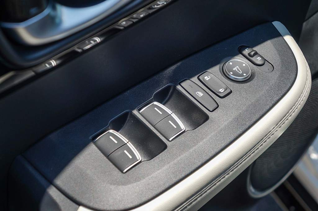 Thumbnail: 2025 Acura ADX - 26