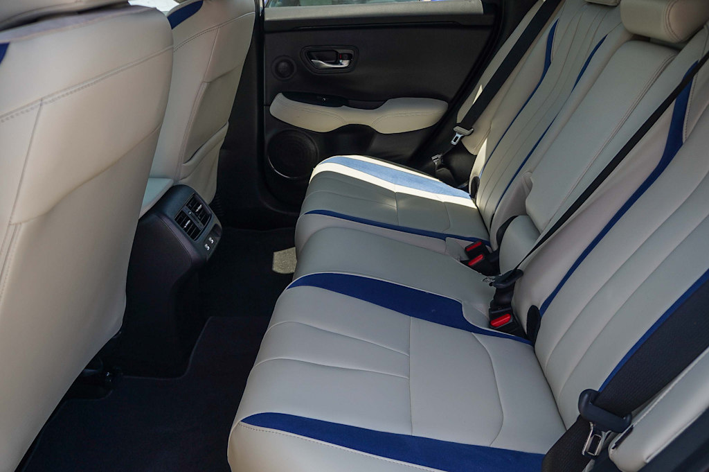 Thumbnail: 2025 Acura ADX - 12