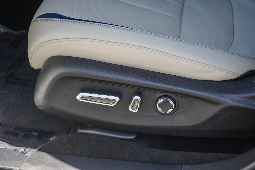 Thumbnail: 2025 Acura ADX - 27