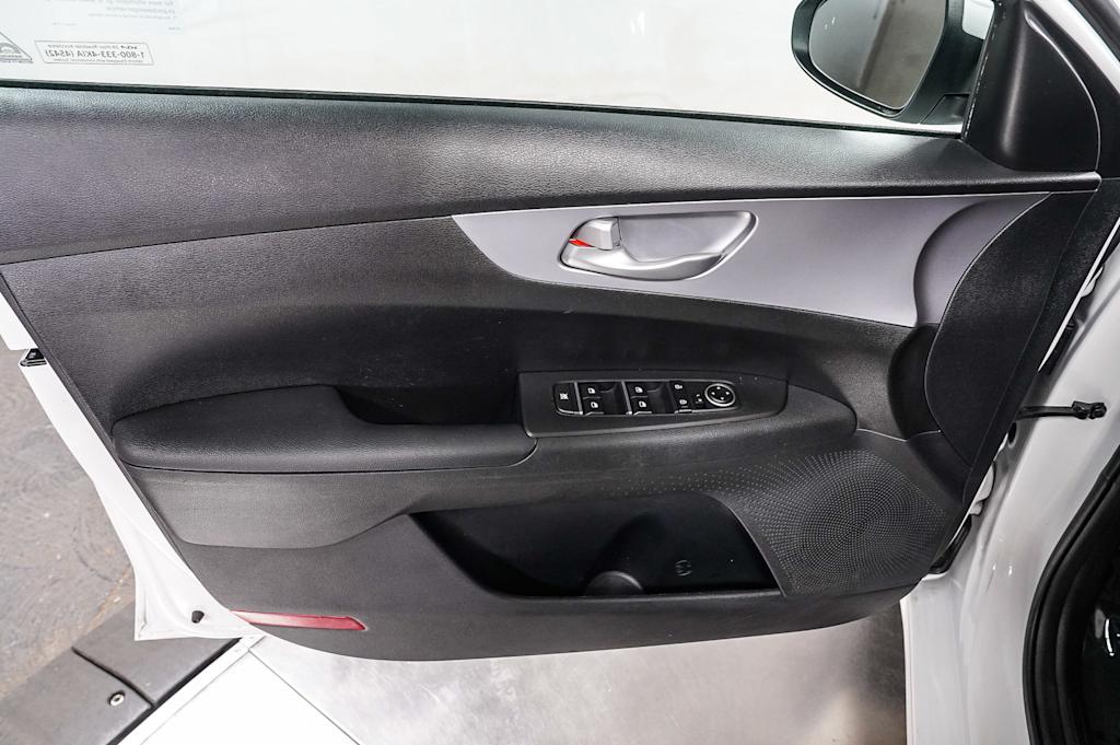 Thumbnail: 2024 Kia Forte - 25