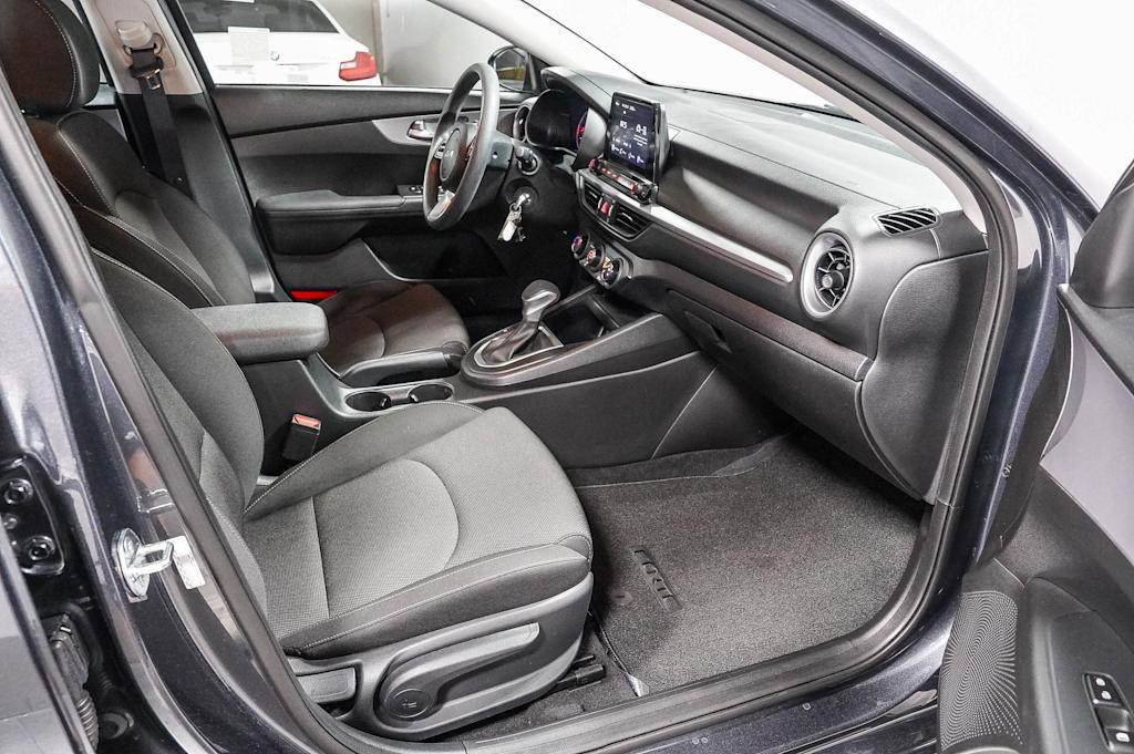 Thumbnail: 2023 Kia Forte - 9