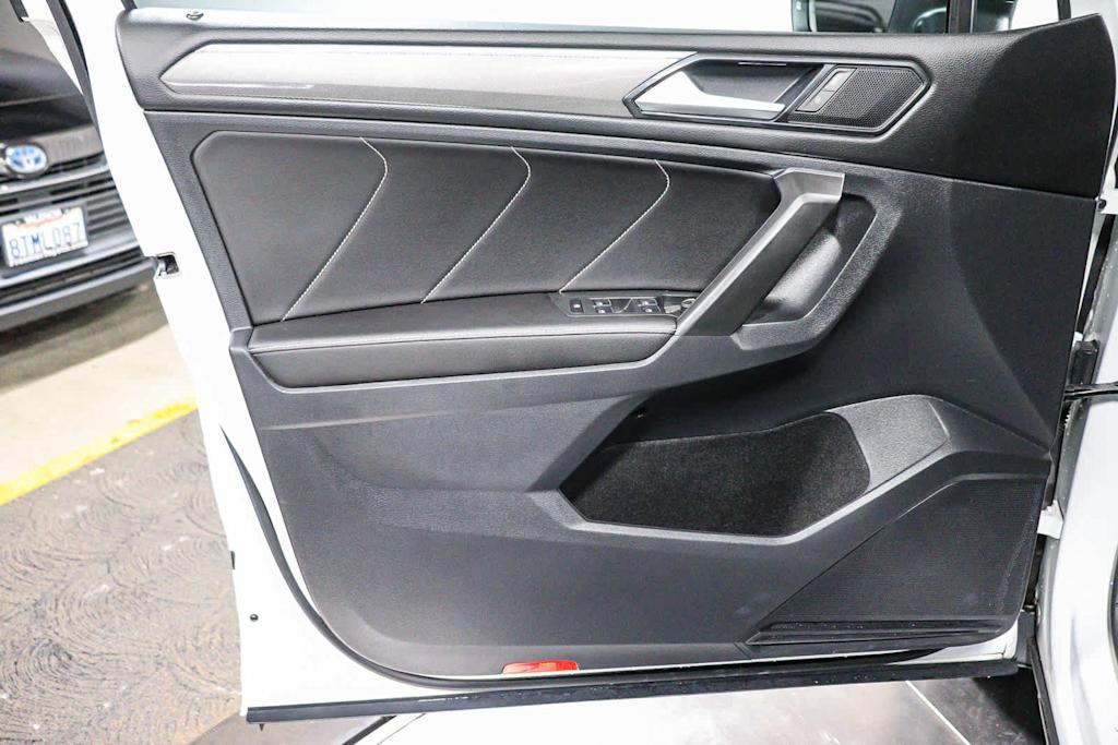 Thumbnail: 2023 Volkswagen Tiguan - 27