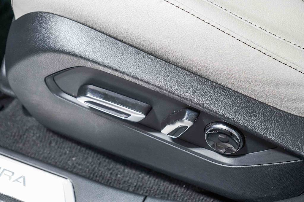 Thumbnail: 2025 Acura RDX - 29