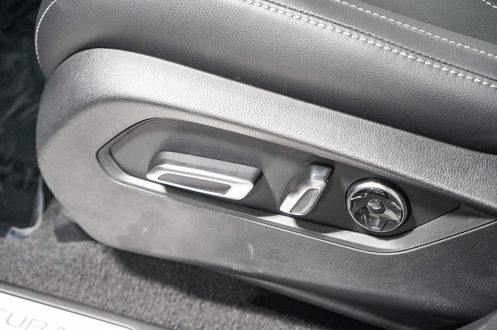 Thumbnail: 2025 Acura RDX - 29