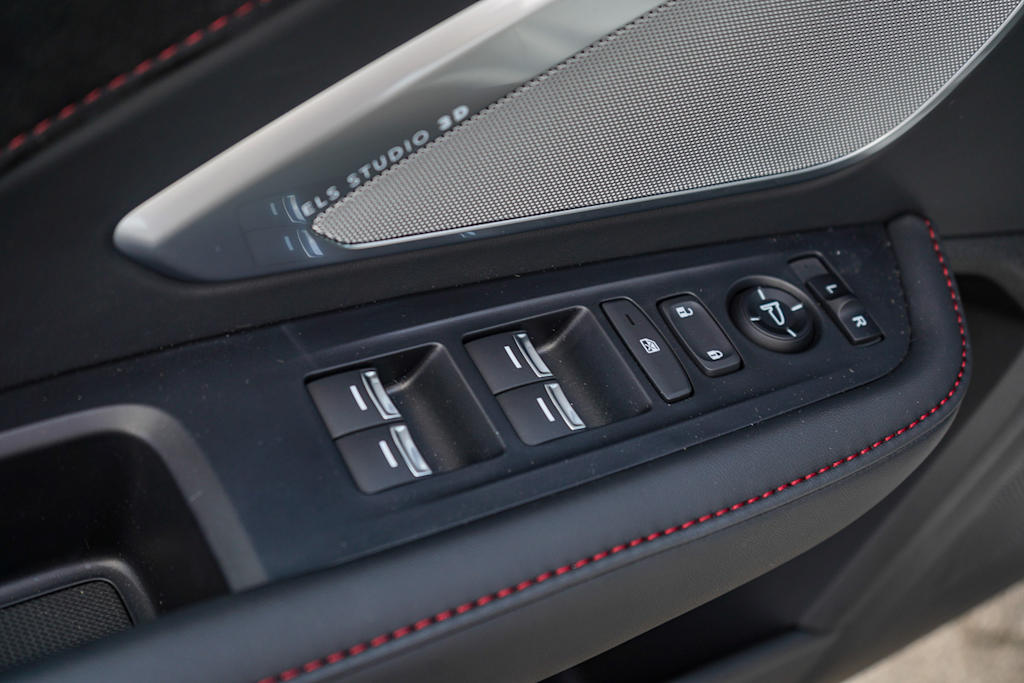 Thumbnail: 2025 Acura RDX - 25