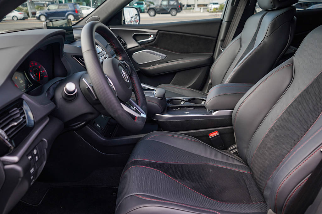 Thumbnail: 2025 Acura RDX - 10