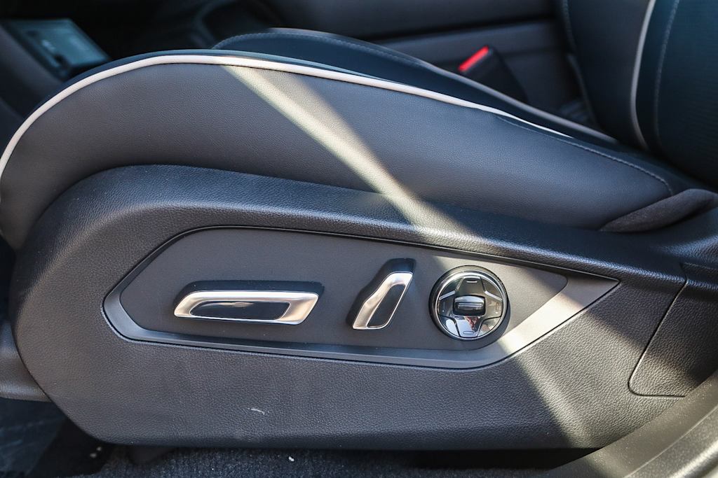 Thumbnail: 2025 Acura RDX - 24