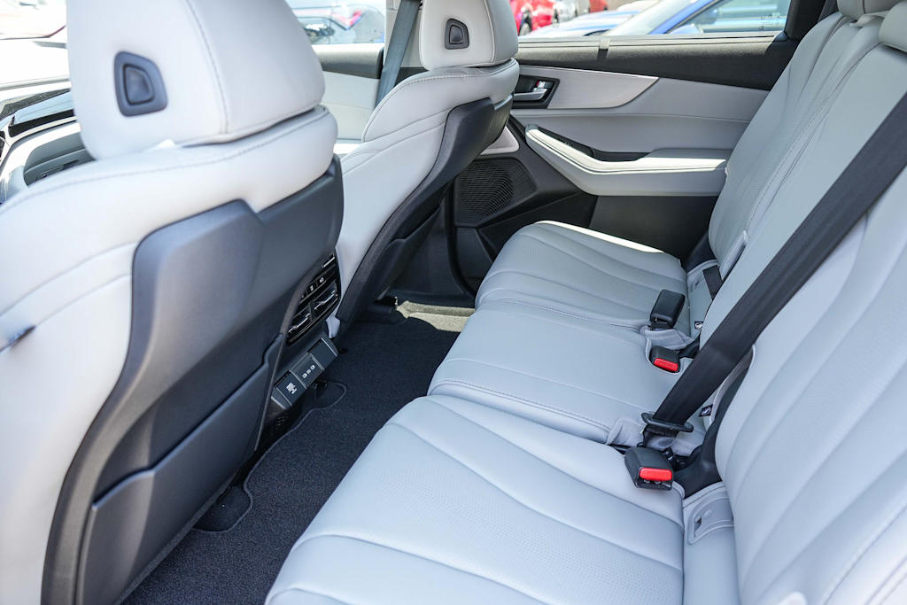 Thumbnail: 2026 Acura MDX - 12