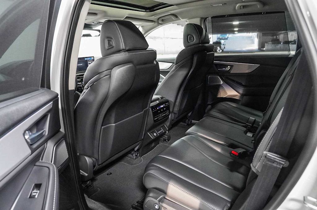Thumbnail: 2026 Acura MDX - 12