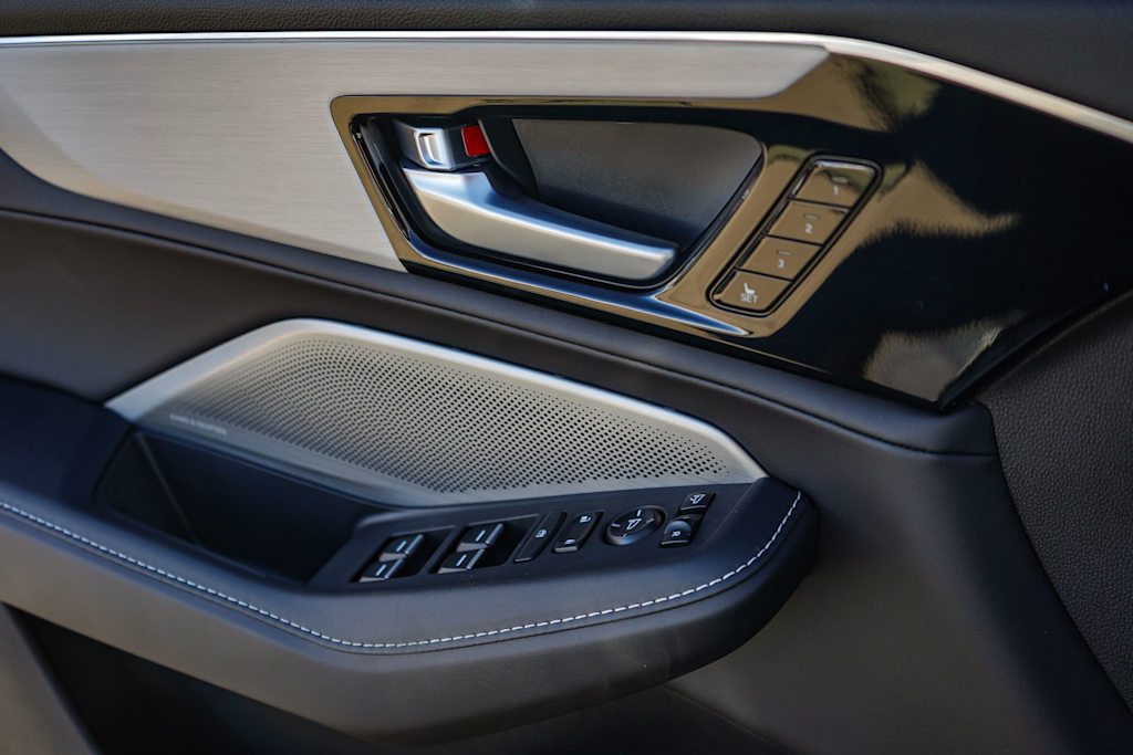 Thumbnail: 2025 Acura MDX - 25