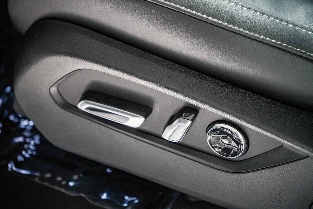 Thumbnail: 2025 Acura MDX - 26