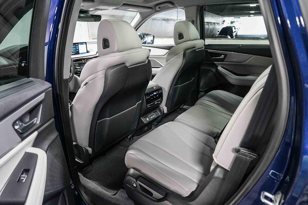 Thumbnail: 2024 Acura MDX - 12