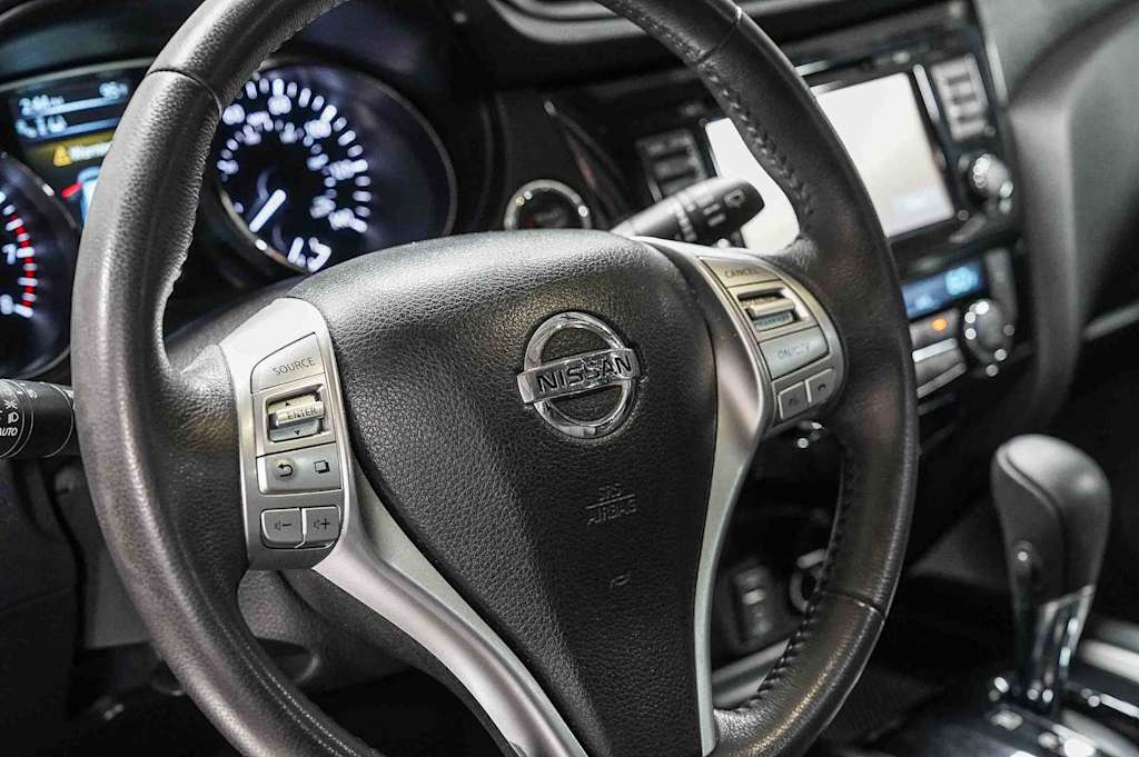 Thumbnail: 2015 Nissan Rogue - 12