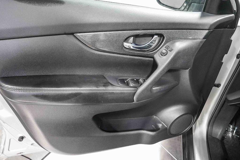 Thumbnail: 2015 Nissan Rogue - 26