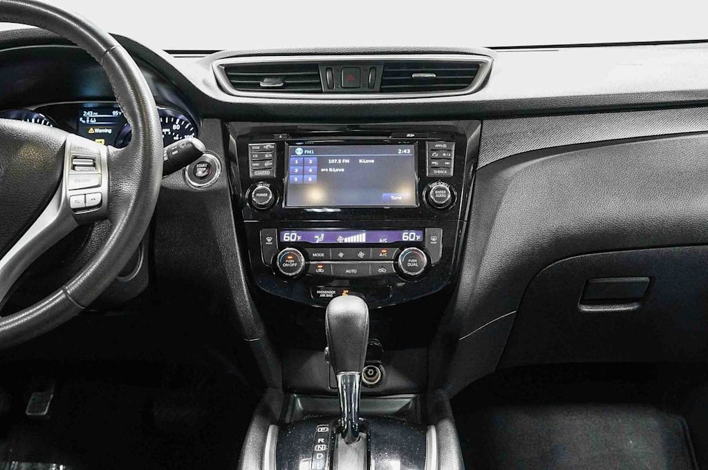 Thumbnail: 2015 Nissan Rogue - 7