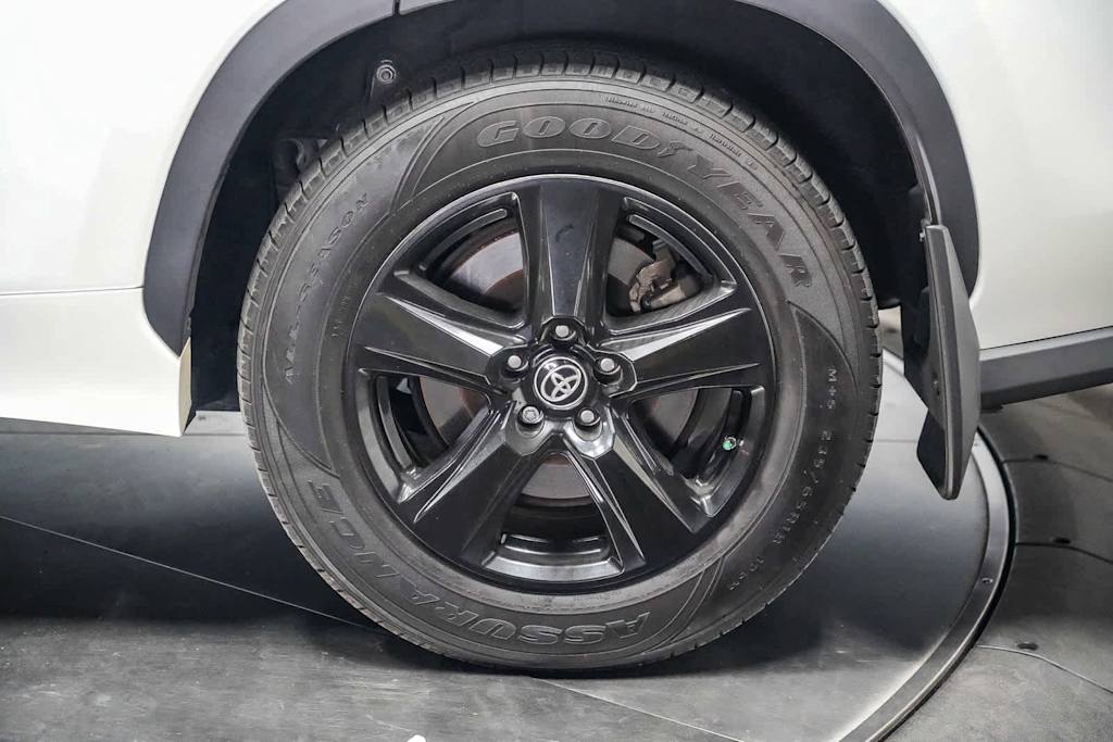 Thumbnail: 2021 Toyota Highlander - 21