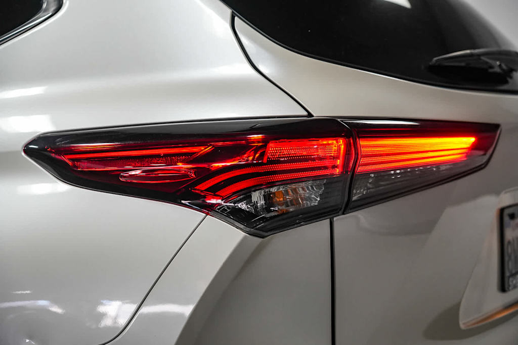 Thumbnail: 2021 Toyota Highlander - 22
