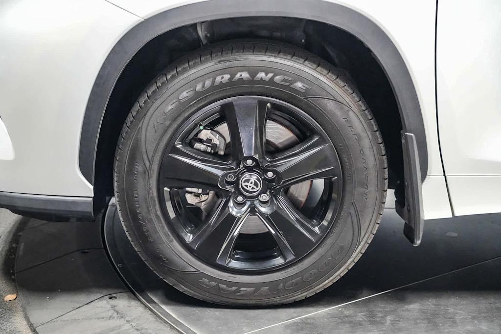 Thumbnail: 2021 Toyota Highlander - 7