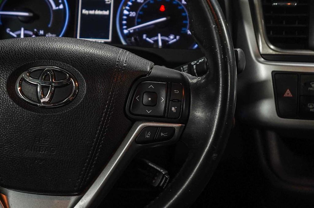 Thumbnail: 2018 Toyota Highlander - 24