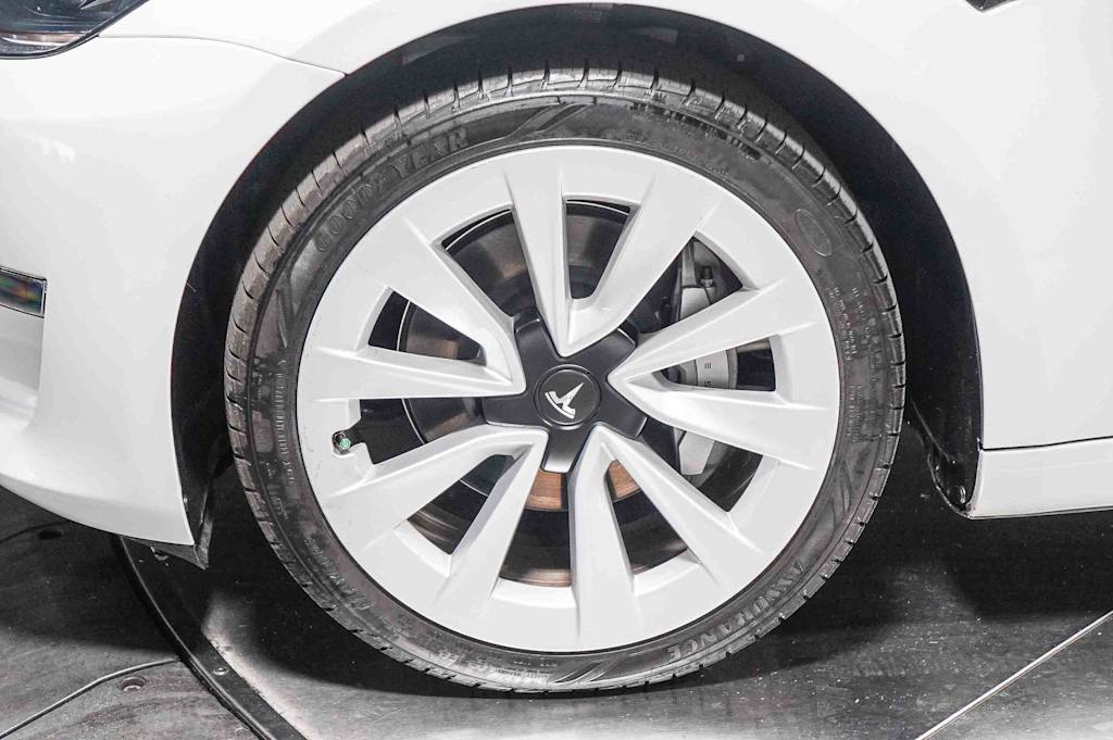 Thumbnail: 2023 Tesla Model 3 - 17