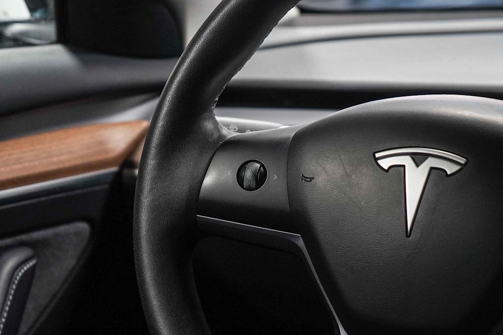 Thumbnail: 2023 Tesla Model 3 - 19