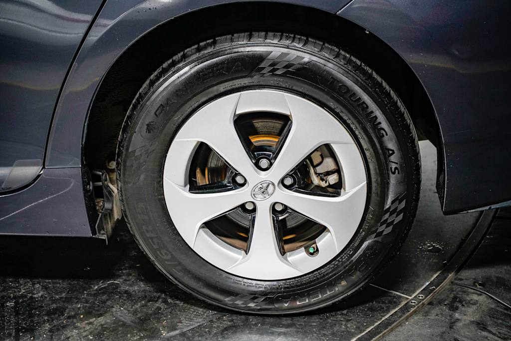 Thumbnail: 2015 Toyota Prius - 7