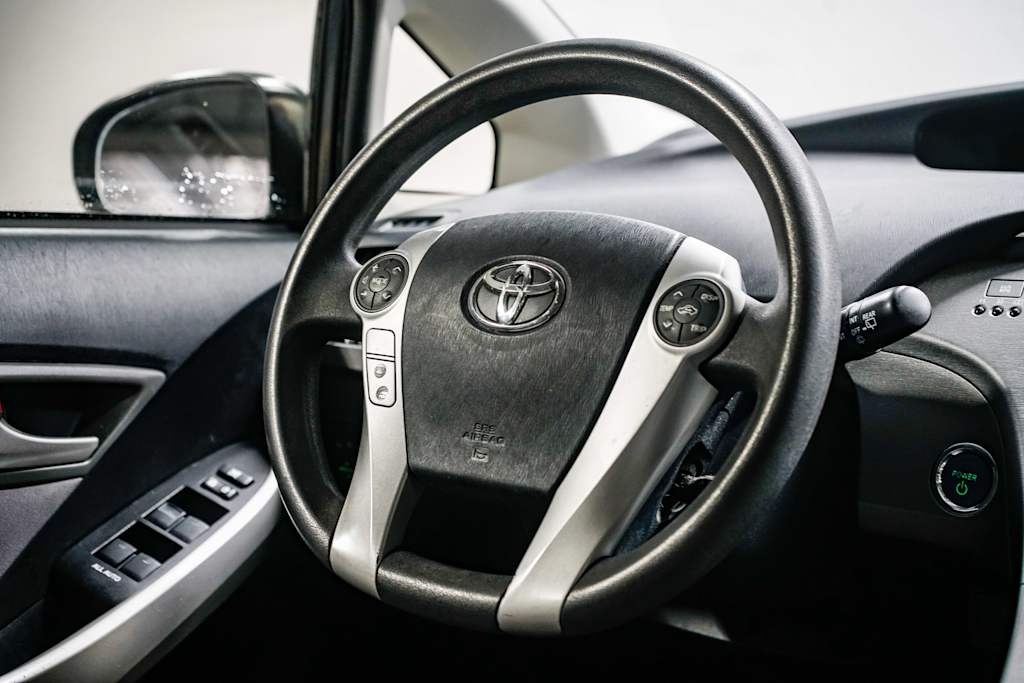 Thumbnail: 2015 Toyota Prius - 13