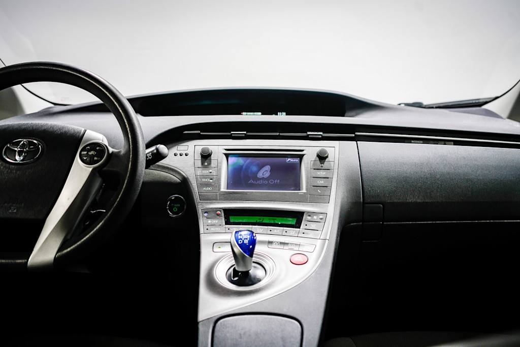 Thumbnail: 2015 Toyota Prius - 9