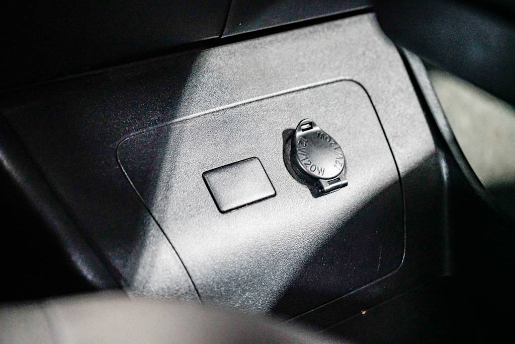 Thumbnail: 2015 Toyota Prius - 25