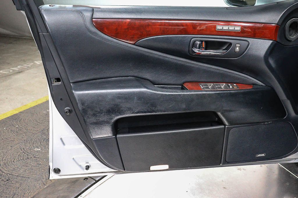 Thumbnail: 2009 Lexus LS - 26