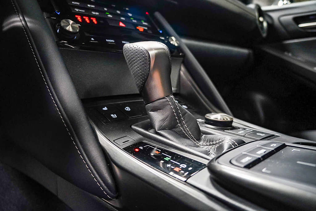 Thumbnail: 2025 Lexus ES - 29