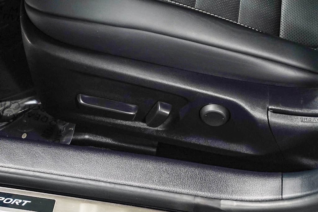 Thumbnail: 2025 Lexus ES - 28