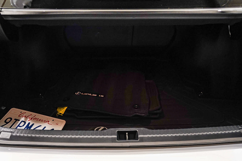 Thumbnail: 2025 Lexus ES - 15