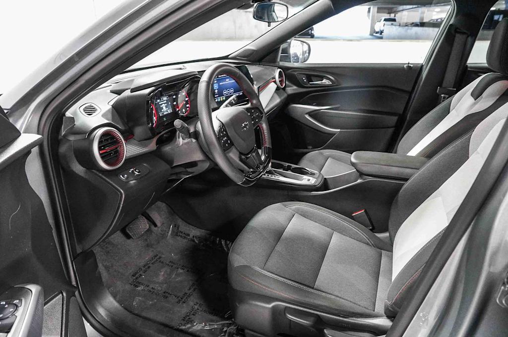 Thumbnail: 2025 Chevrolet Trax - 11