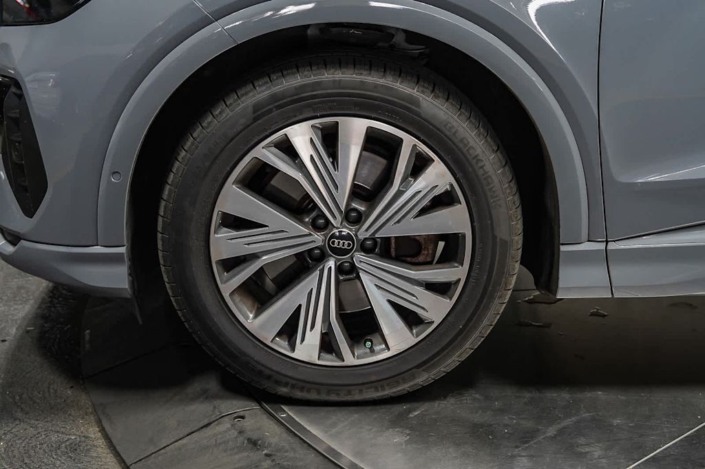 Thumbnail: 2023 Audi Q4 e-tron - 7