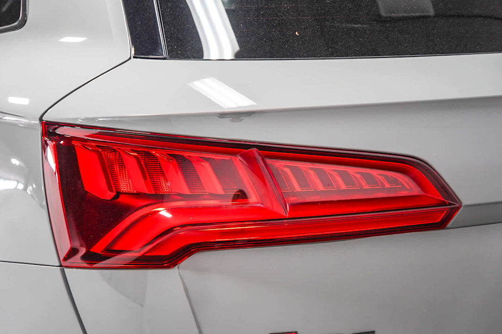 Thumbnail: 2019 Audi SQ5 - 21