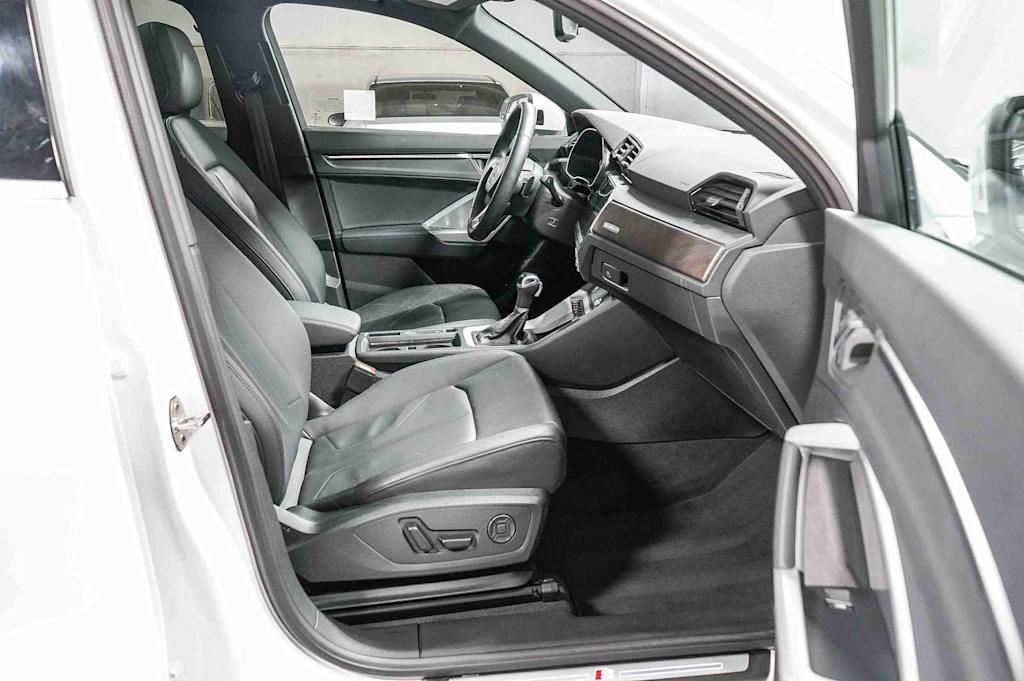 Thumbnail: 2024 Audi Q3 - 9