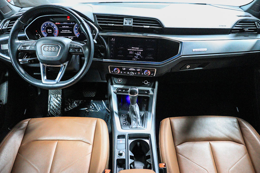 Thumbnail: 2021 Audi Q3 - 2