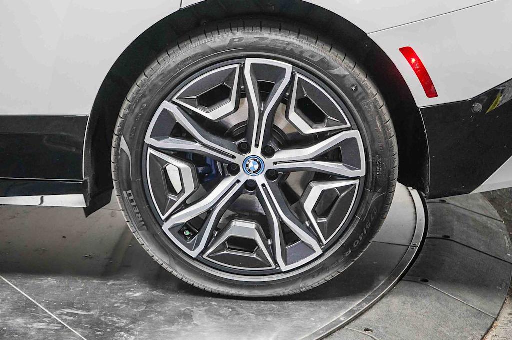 Thumbnail: 2025 BMW iX - 19