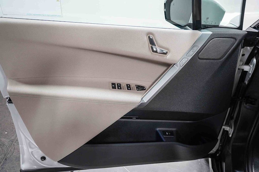 Thumbnail: 2025 BMW iX - 23