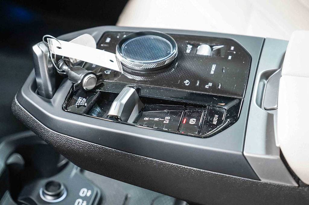 Thumbnail: 2025 BMW iX - 25