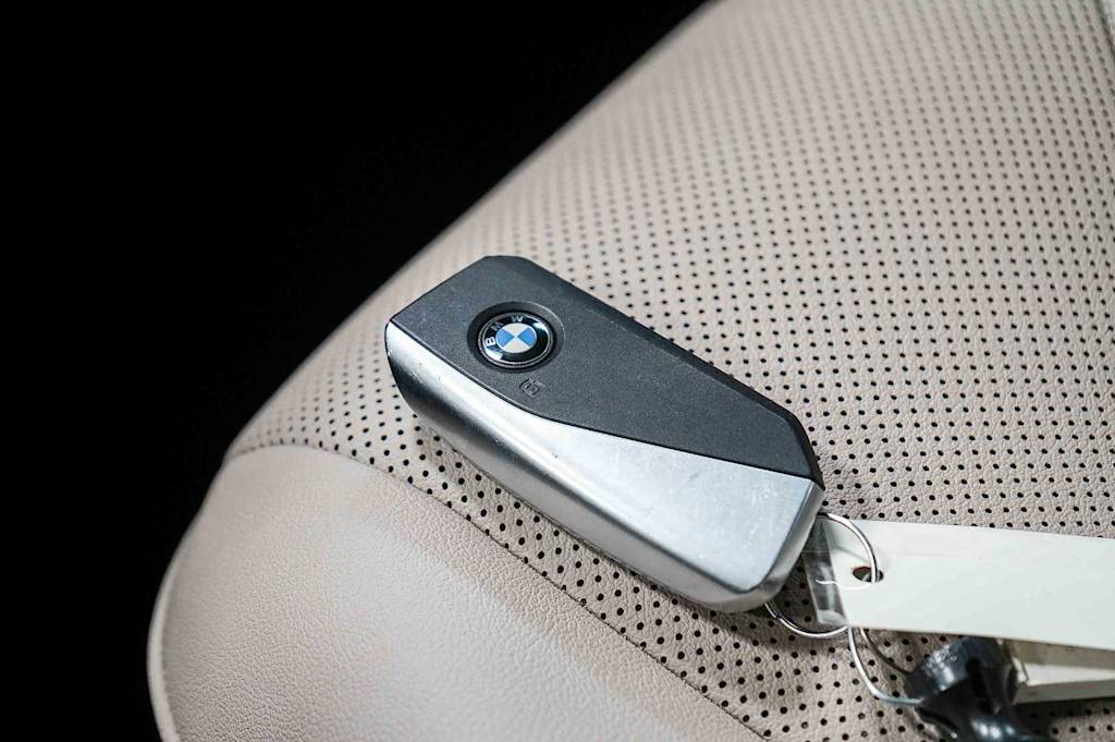 Thumbnail: 2025 BMW iX - 14