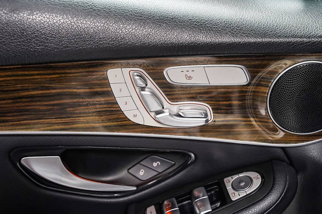 Thumbnail: 2020 Mercedes-Benz GLC - 26