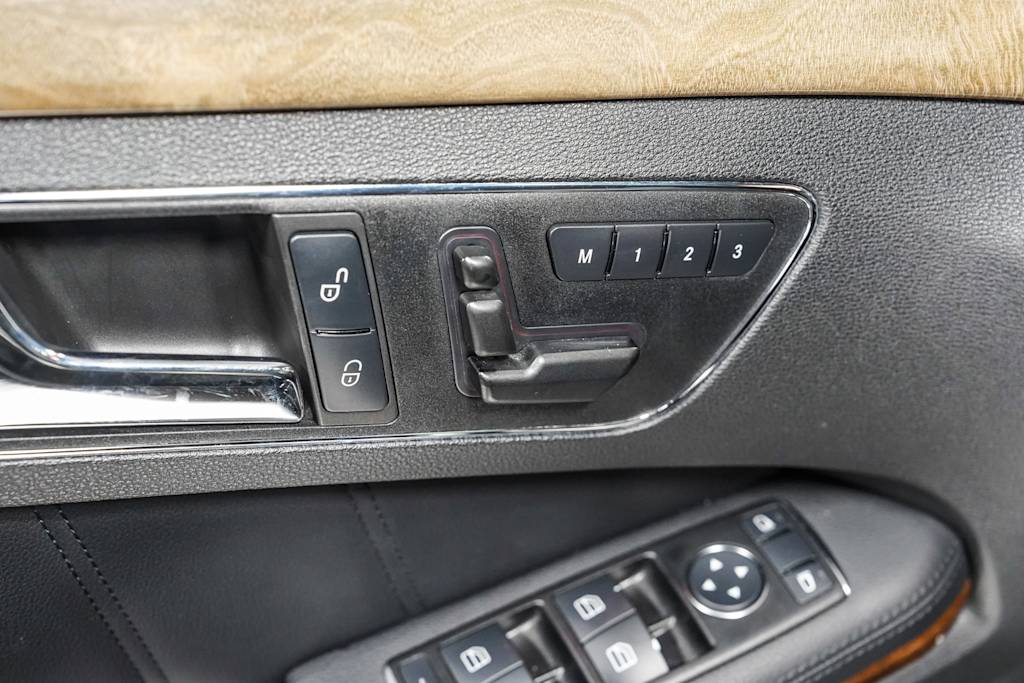 Thumbnail: 2011 Mercedes-Benz E-Class - 27