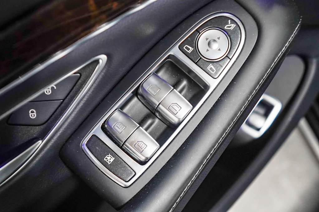 Thumbnail: 2019 Mercedes-Benz S-Class - 25