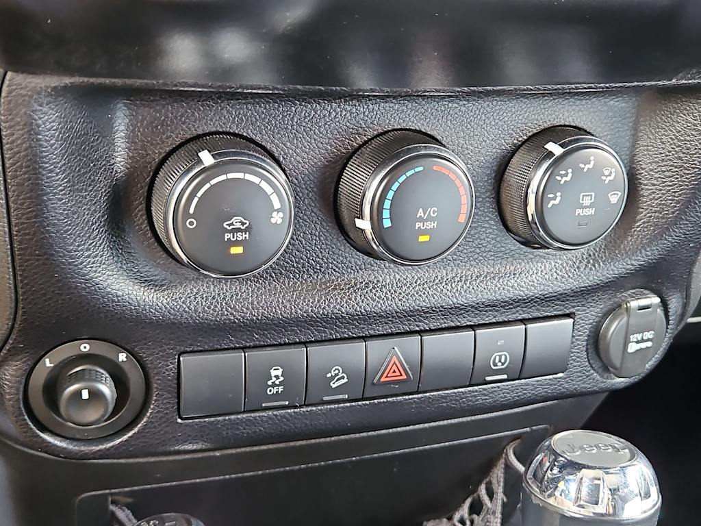 Thumbnail: 2013 Jeep Wrangler - 29