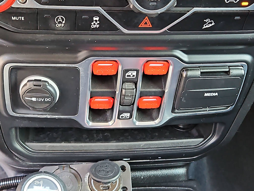 Thumbnail: 2020 Jeep Wrangler - 33
